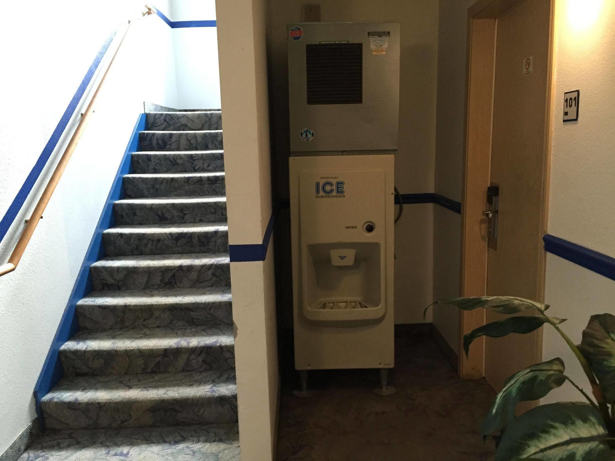 Travel Inn Motel Де-Мойн Экстерьер фото